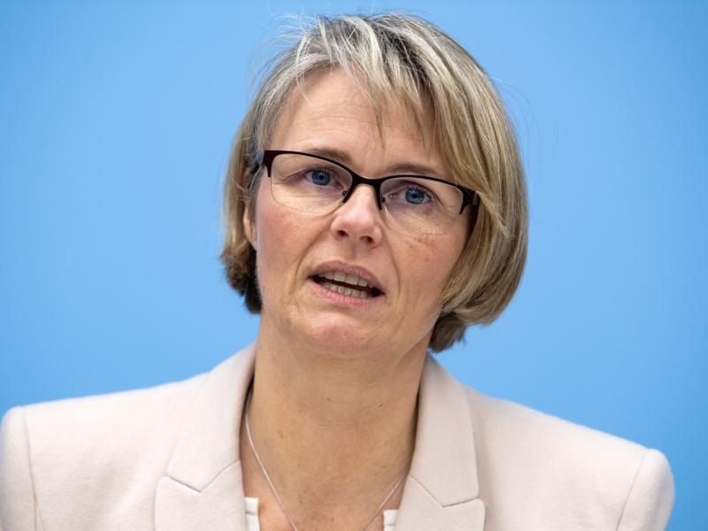 „Studierenden steht nun die Möglichkeit offen, ein zinsloses Darlehen bei der Kreditanstalt für Wiederaufbau zu beantragen”: Anja Karliczek. Foto: Bernd von Jutrczenka/dpa