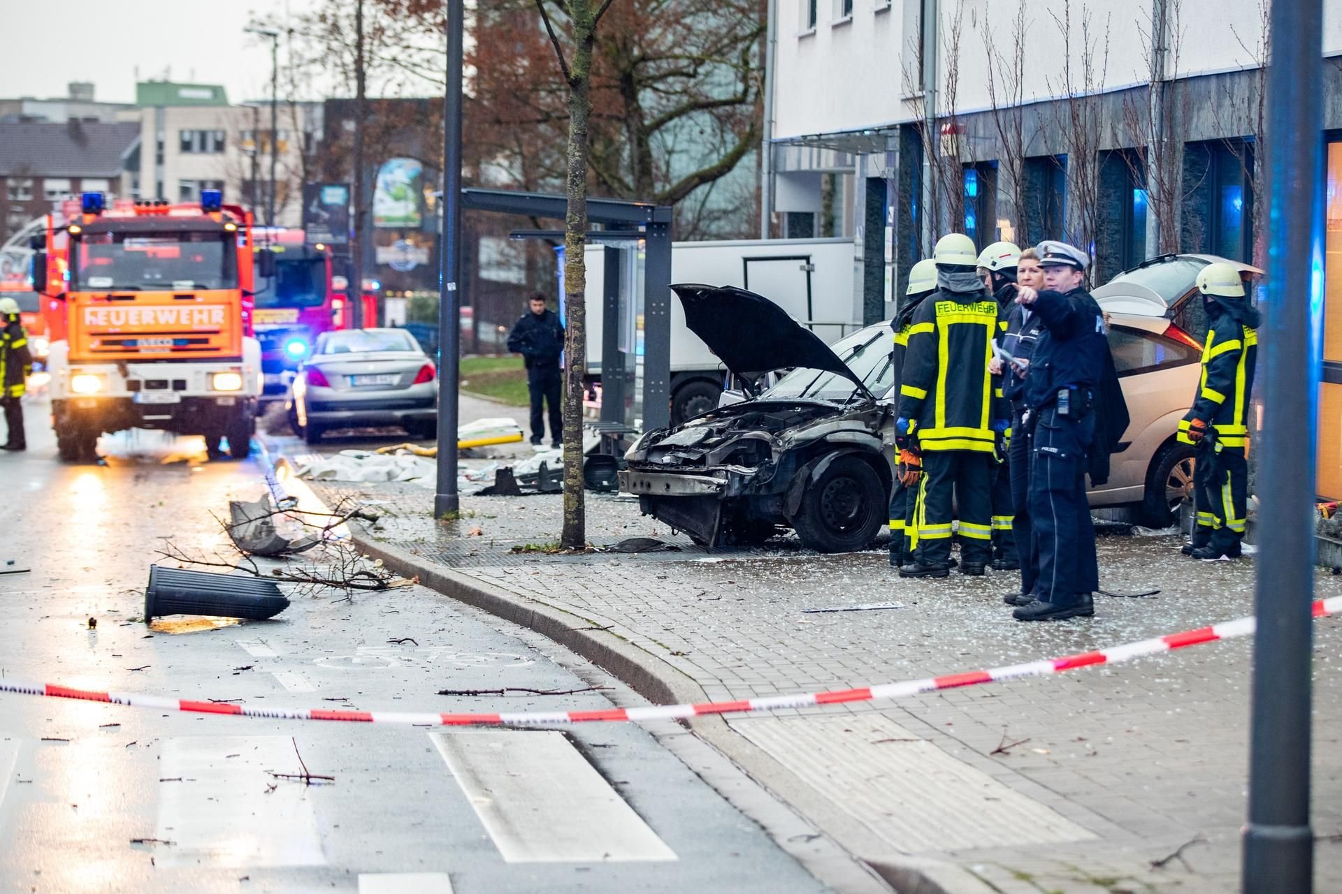 Warum das Auto auf die Gegenfahrbahn kam, ist noch unklar.
