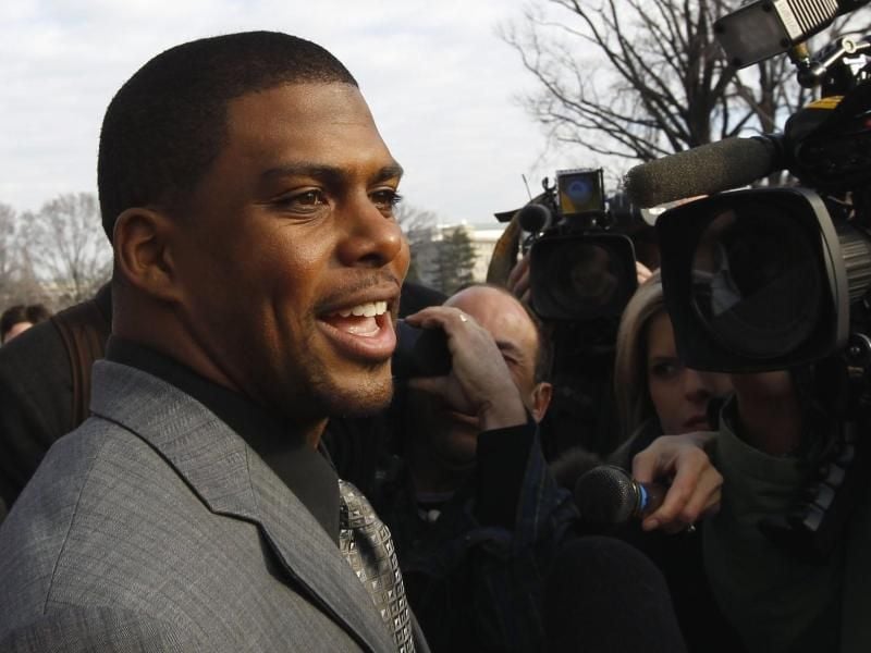 Fünf Wochen nach dem Abschied vom Namen Redskins hat das NFL-Team aus Washington Jason Wright als ersten schwarzen Präsidenten der NFL-Geschichte vorgestellt. Foto: Alex Brandon/AP/dpa