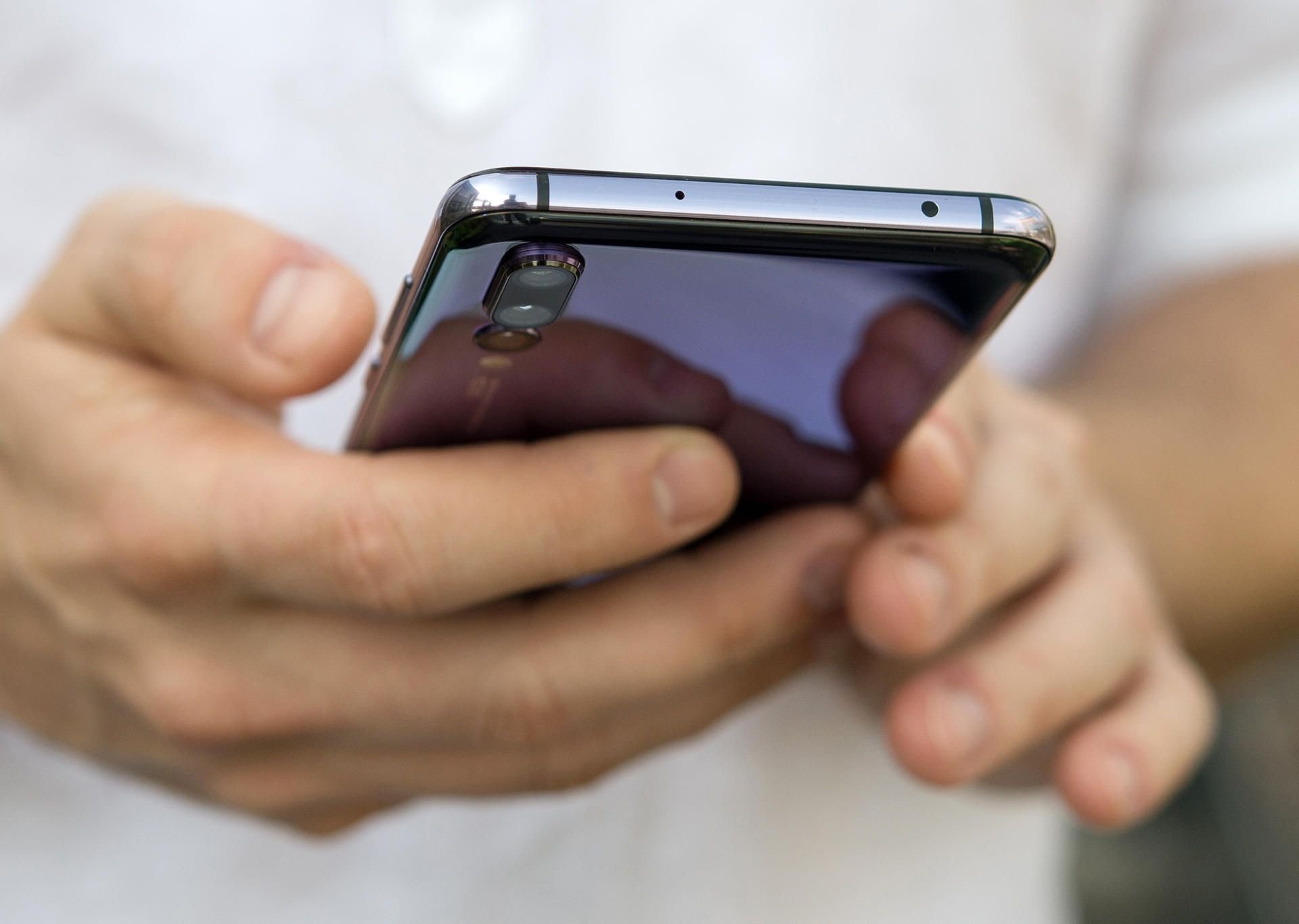 Hat der Besitzer dieses Huawei P20 Pro Hunderte Euro in den Wind geschossen? Nein, sagt Google: Bereits ausgelieferte Geräte laufen ohne Einschränkungen weiter.