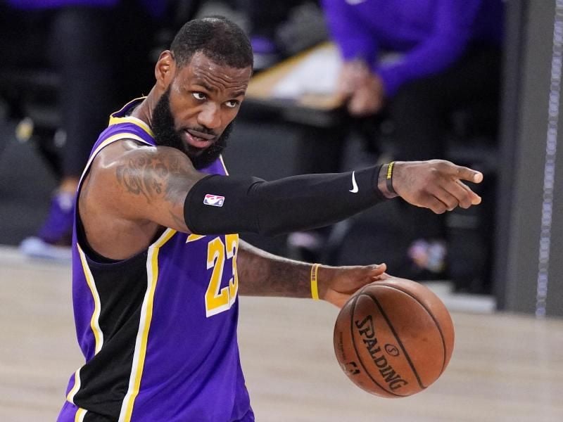 Peilt mit den Los Angeles Lakers die Meisterschaft in der NBA an. Foto: Mark J. Terrill/AP/dpa