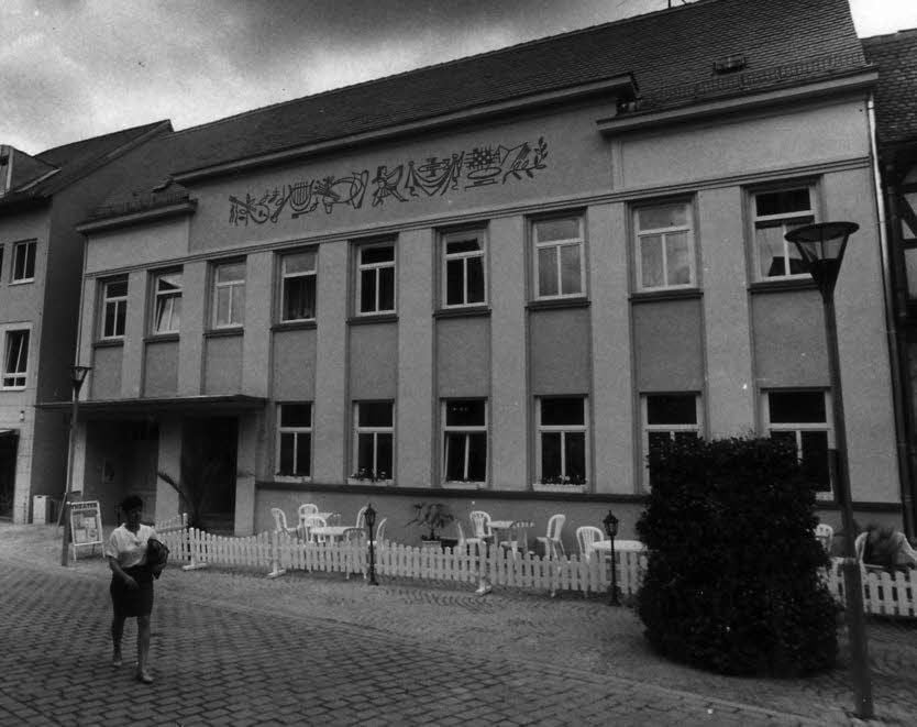 Das Theater in Köthen stand am Markt und wurde 2010 abgerissen.