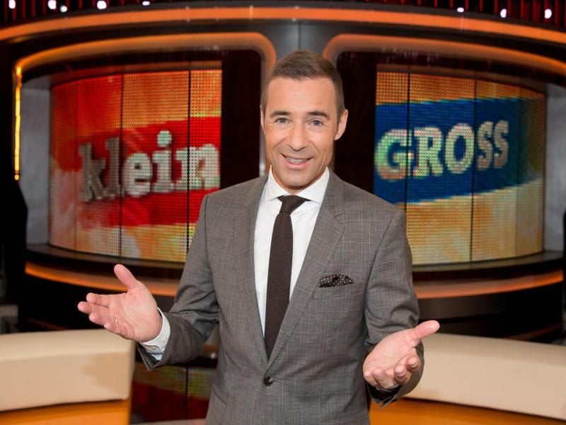Der Moderator Kai Pflaume posiert für die ARD-Show „Klein gegen Groß”. Foto: Jörg Carstensen/Archiv