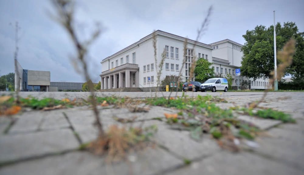 Abriss oder Fortbestand - was wird aus dem Kulturpalast Bitterfeld? Im Oktober 2015 fiel der letzte Vorhang.