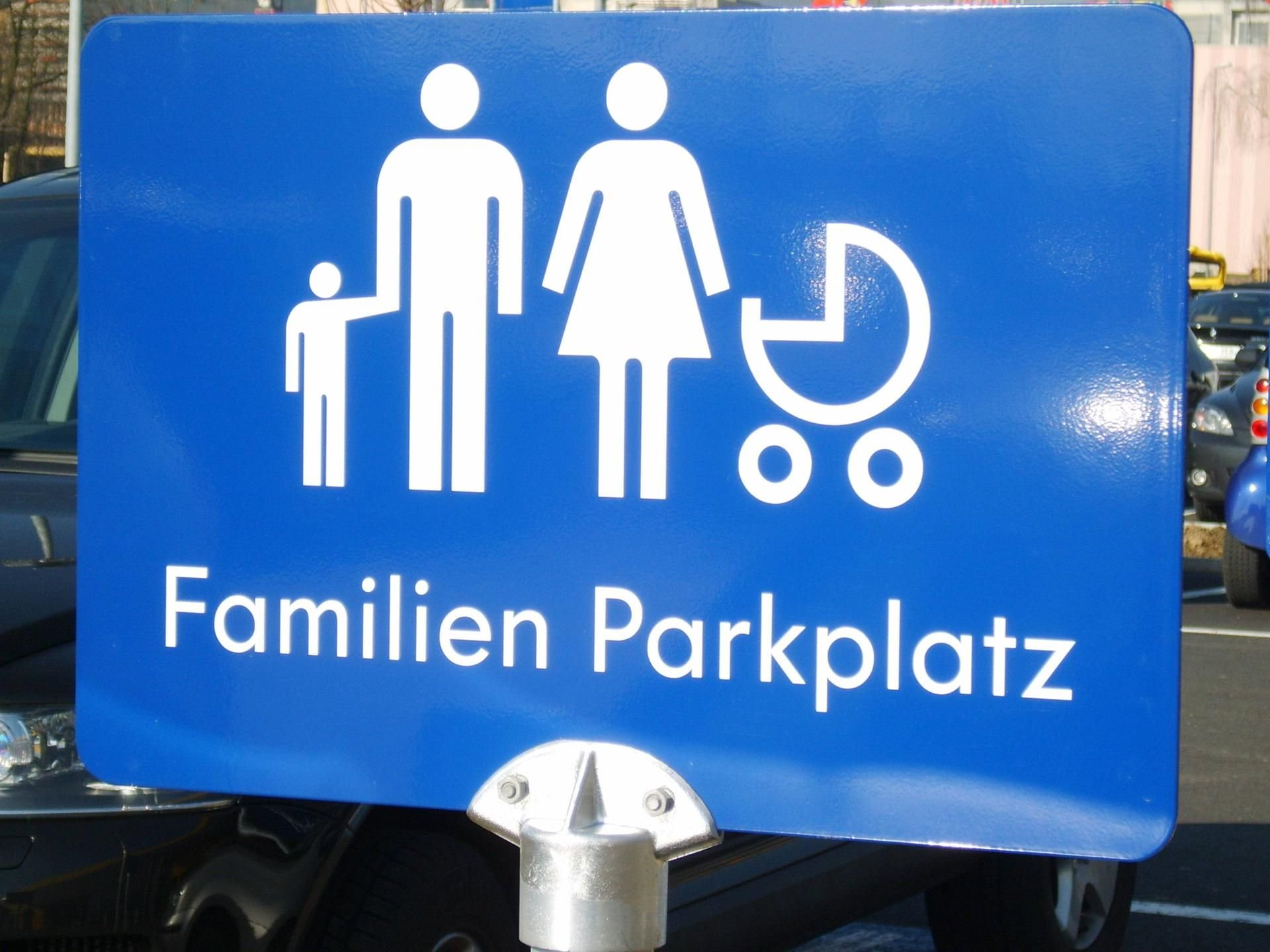 Ein Familienparkplatz sollte für Familien da sein. Das sehen nicht alle ein.