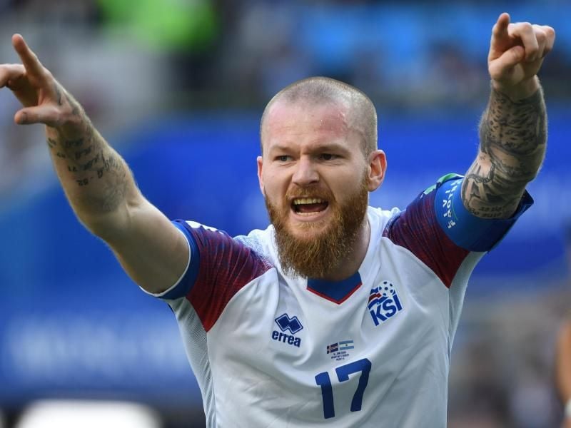 Aron Einar Gunnarsson fordert nach dem Coup gegen Argentinien volle Konzentration auf den nächsten Gegner Nigeria. Foto: Federico Gambarini