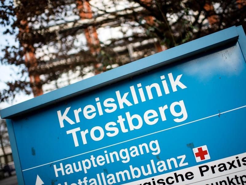 In der Kreisklinik Trostberg wurden mehrere mit dem Coronavirus infizierte Menschen behandelt. Foto: Matthias Balk/dpa