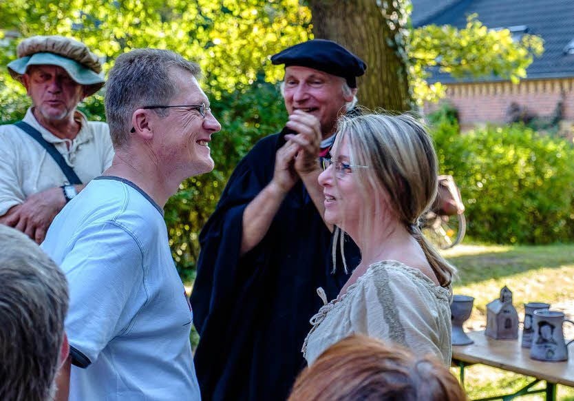 Bruder Martinus nahm auch noch eine Trauung vor.