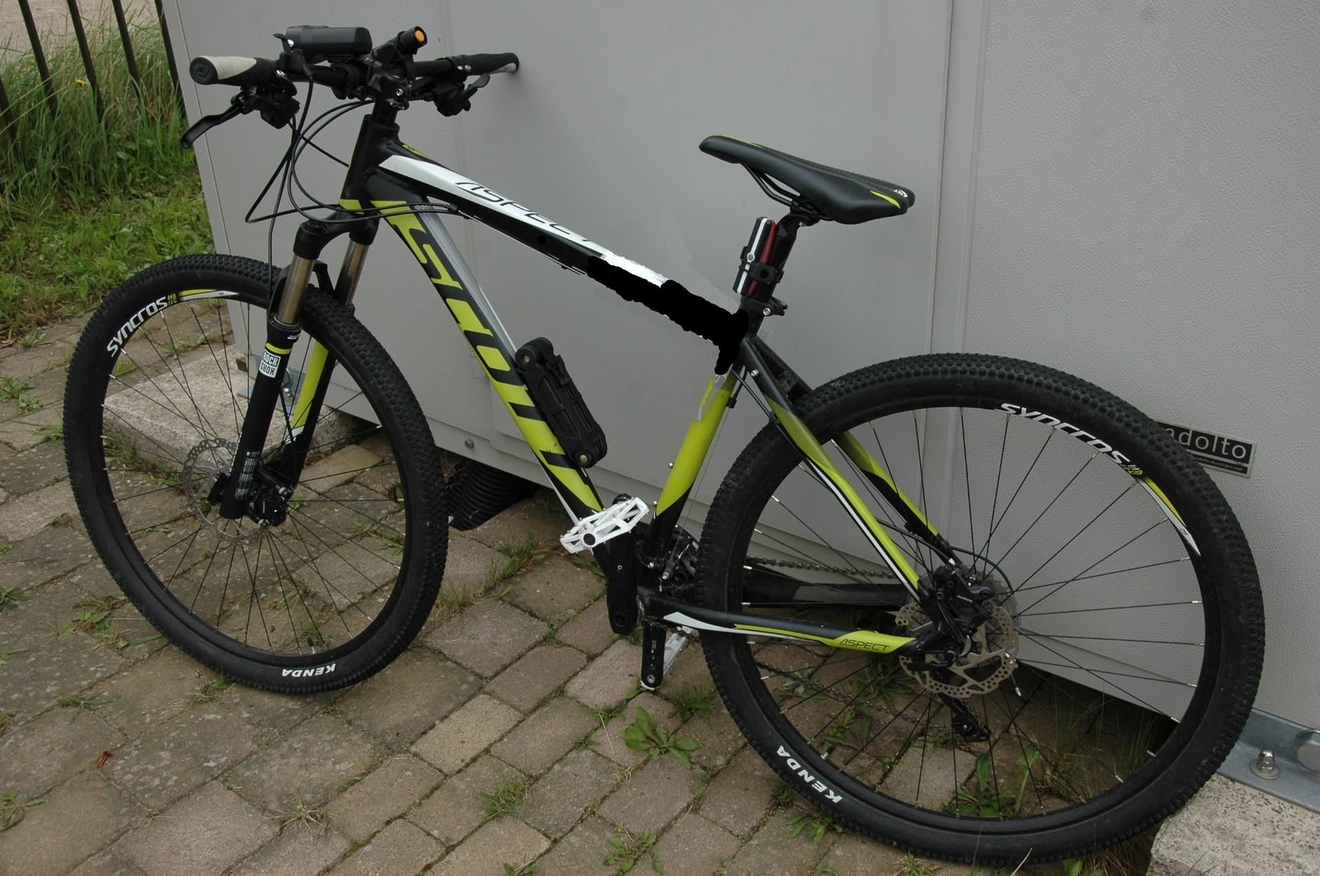 Wem gehört dieses Mountainbike der Marke Scott?