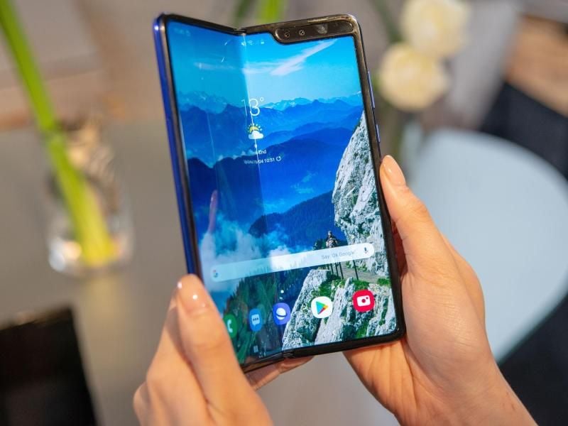 Samsungs erstes faltbares Smartphone Galaxy Fold erlebte einen Fehlstart im April. Foto: Simon Nagel