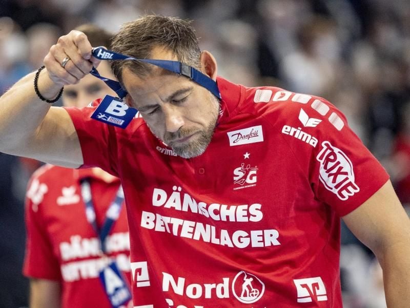 Wird mit Flensburg-Handewitt vorerst nicht bei Pick Szeged antreten: SG-Trainer Maik Machulla. Foto: Axel Heimken/dpa