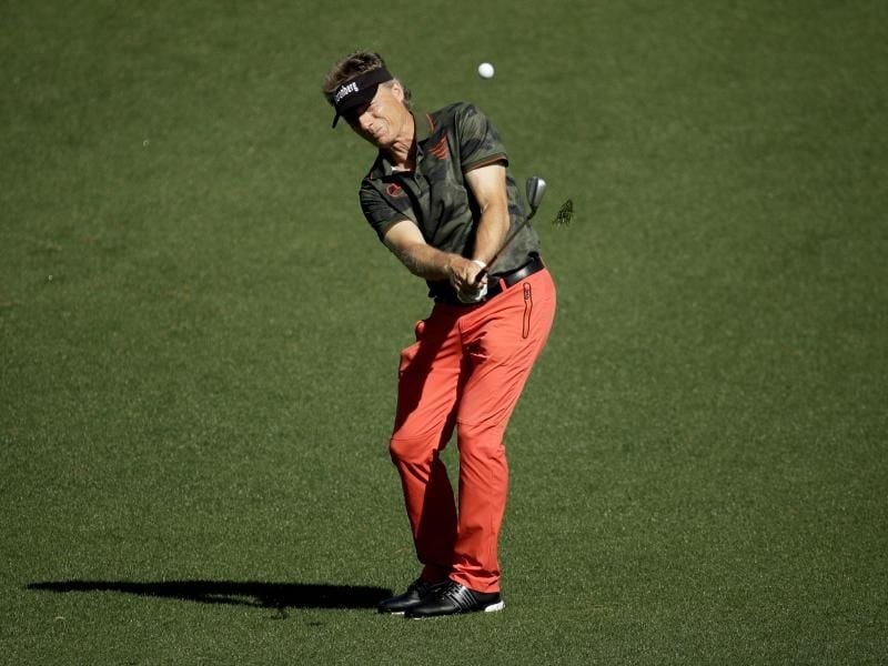 Bernhard Langer startete stark in das Masters. Foto: Charlie Riedel/AP