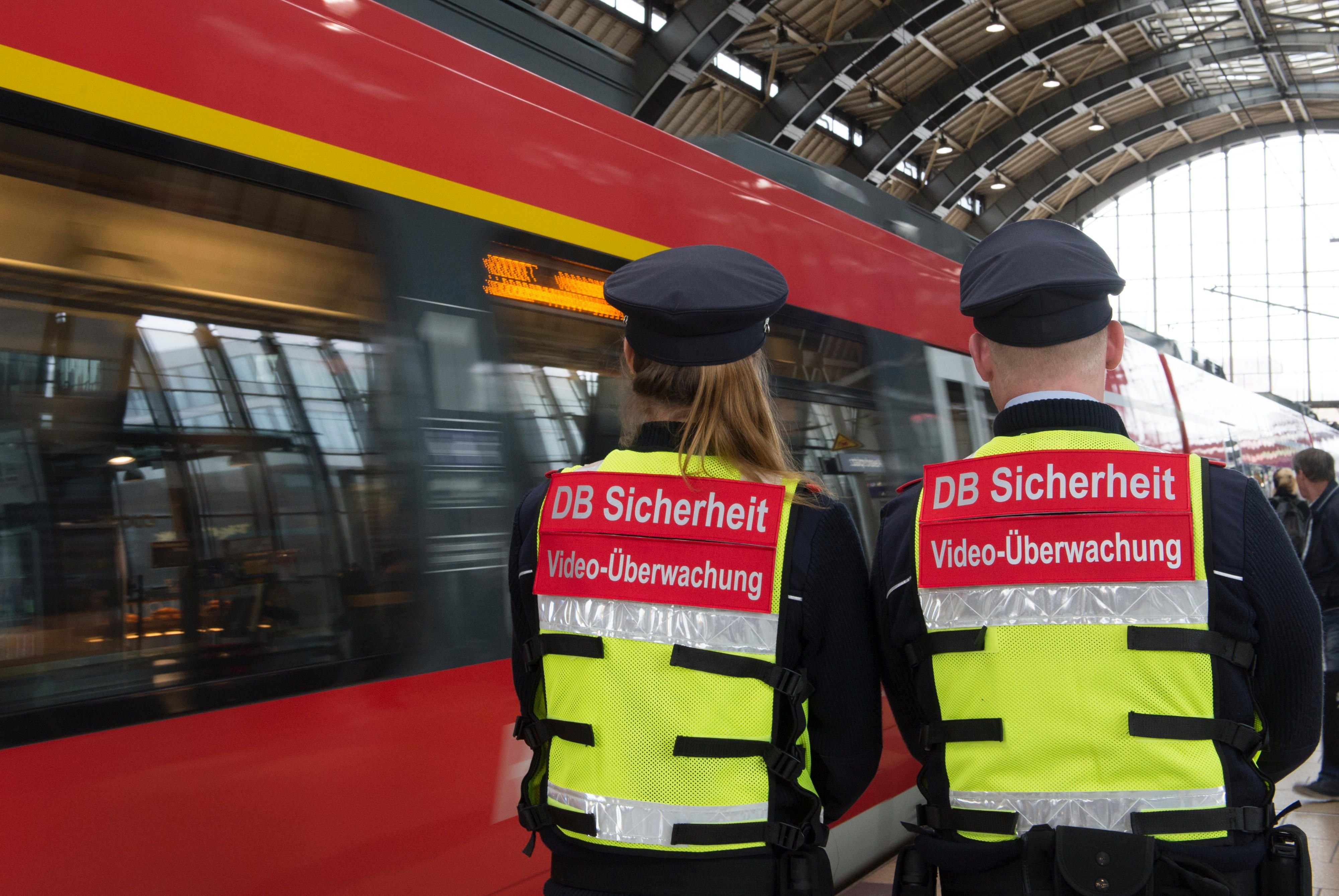 Bahn-Mitarbeiter werden künftig mit Pfefferspray ausgerüstet