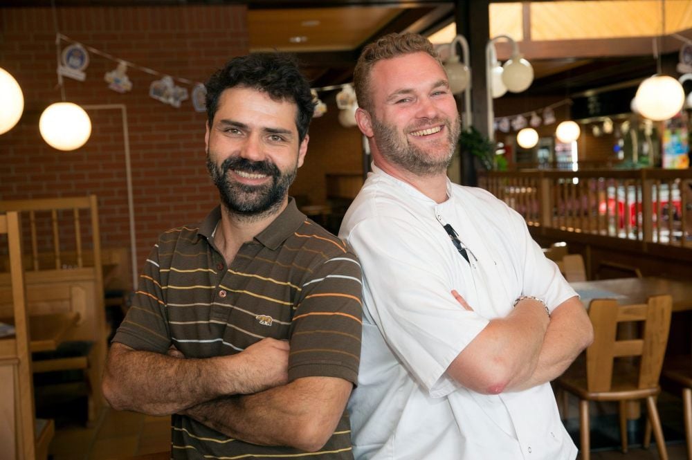 Christian Graf (l.) und Thilo Jachmann wollen Soldaten und Zivilbeschäftigten Gaumenfreuden bereiten. Sie haben die Küche übernommen.