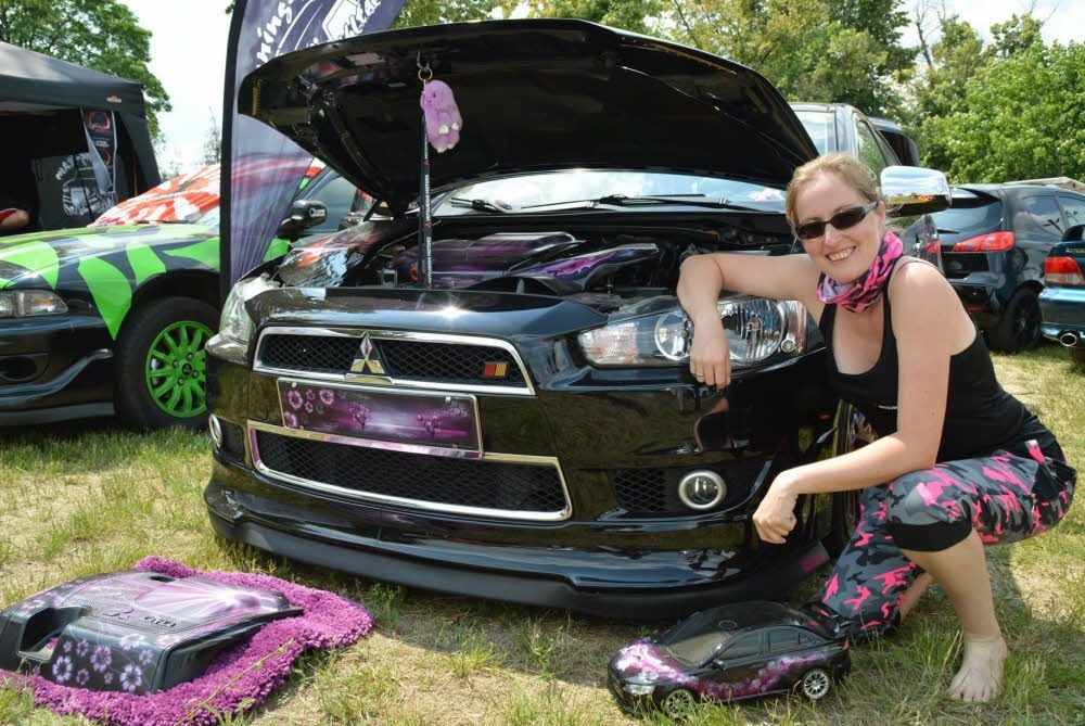 Eigens aus München angereist, um in Pretzsch dabei sein zu können: Julia Kleinert mit ihrem eigenwillig gestalteten Wagen.