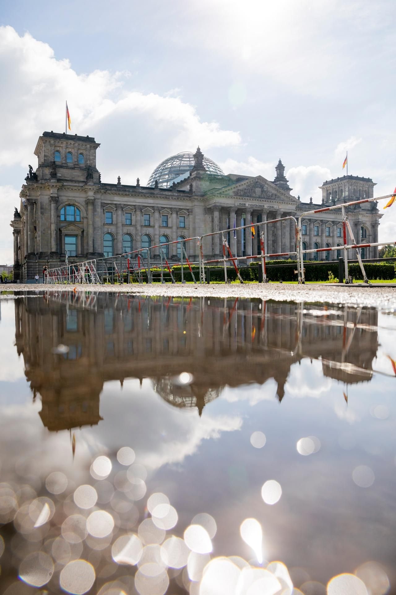 Der Reichstag in Berlin am Montag nach der Großdemonstration gegen die Corona-Politik.