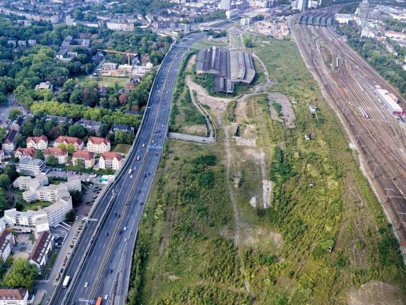 Das DOC mit zahlreichen Modegeschäften soll auf dem Gelände des ehemaligen Güterbahnhofs in der Nähe der Innenstadt entstehen. Foto: Arnulf Stoffel