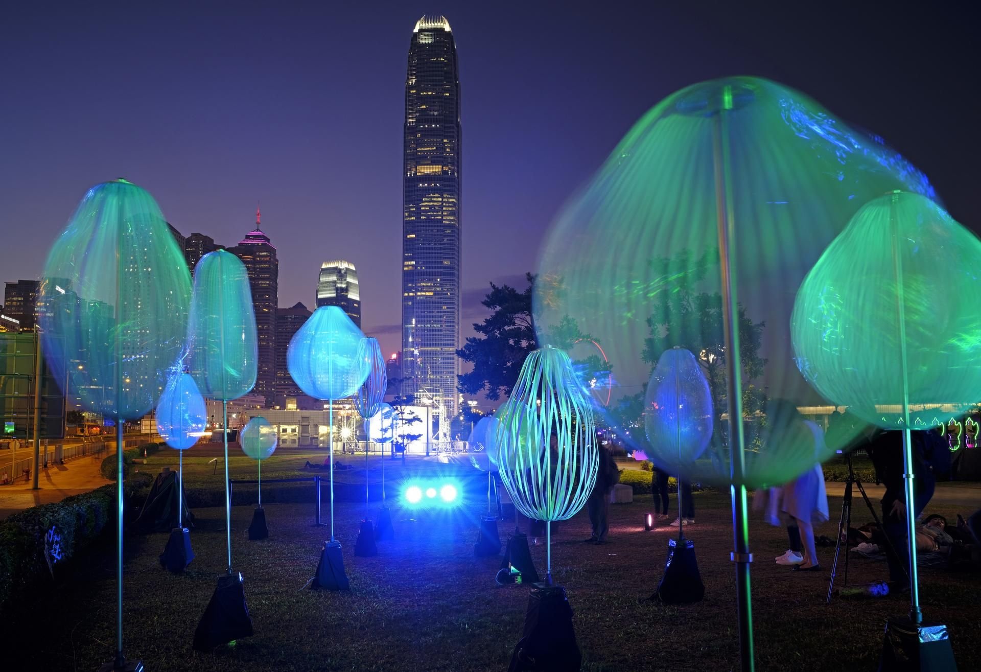 Die meistbesuchte Stadt der Welt: Hongkong. Im Bild ist eine Lichtinstallation vor dem Geschäftszentrum zu sehen.