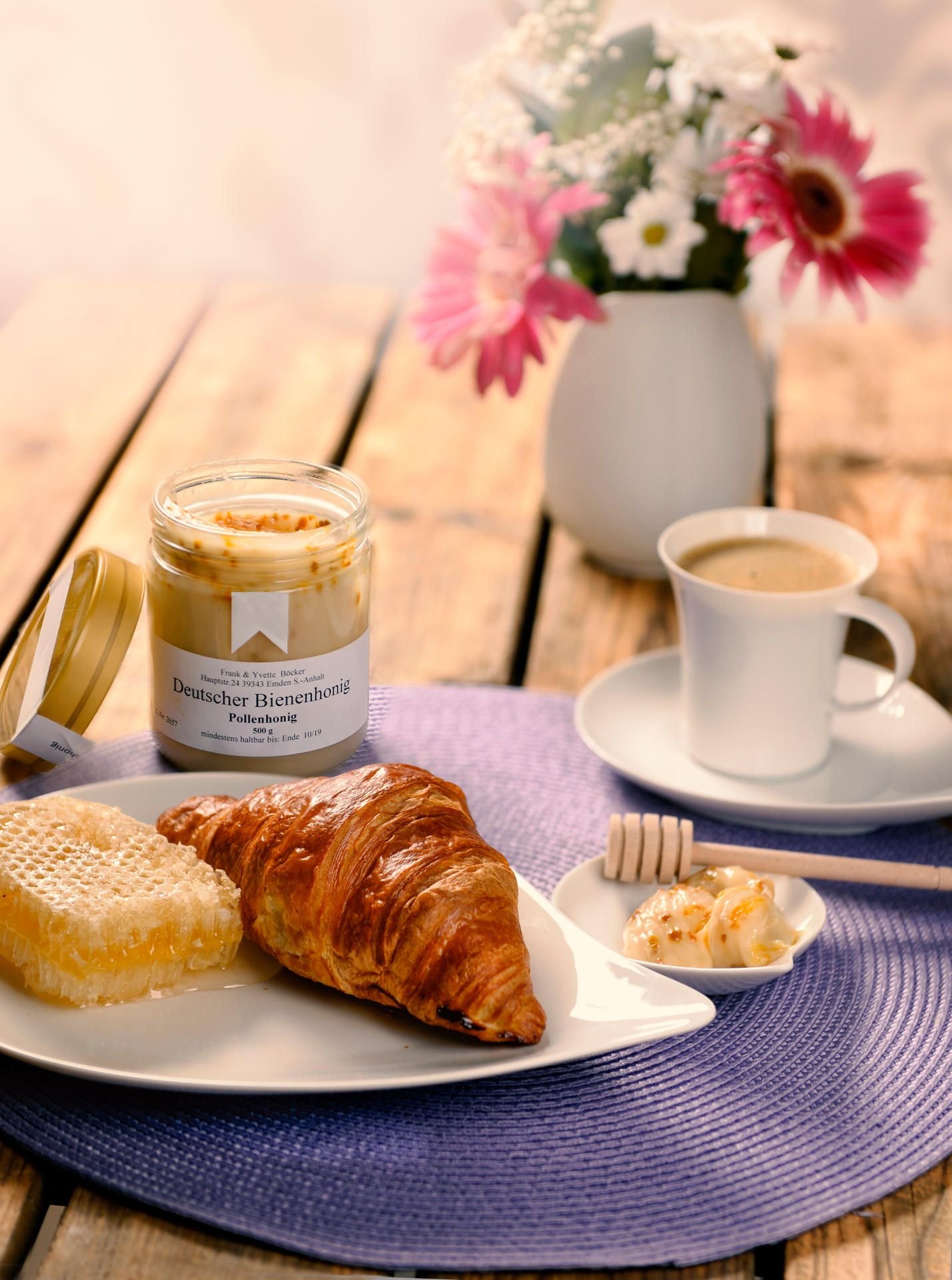 Honig, der Allrounder in der Küche: Zum Frühstück, gegen Halsschmerzen oder zum verfeinern von Backrezepten.