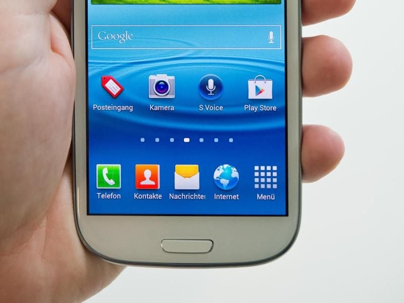 Vorinstallierte Android-Apps lassen sich nicht löschen aber immerhin deinstallieren. Foto: Andrea Warnecke/dpa