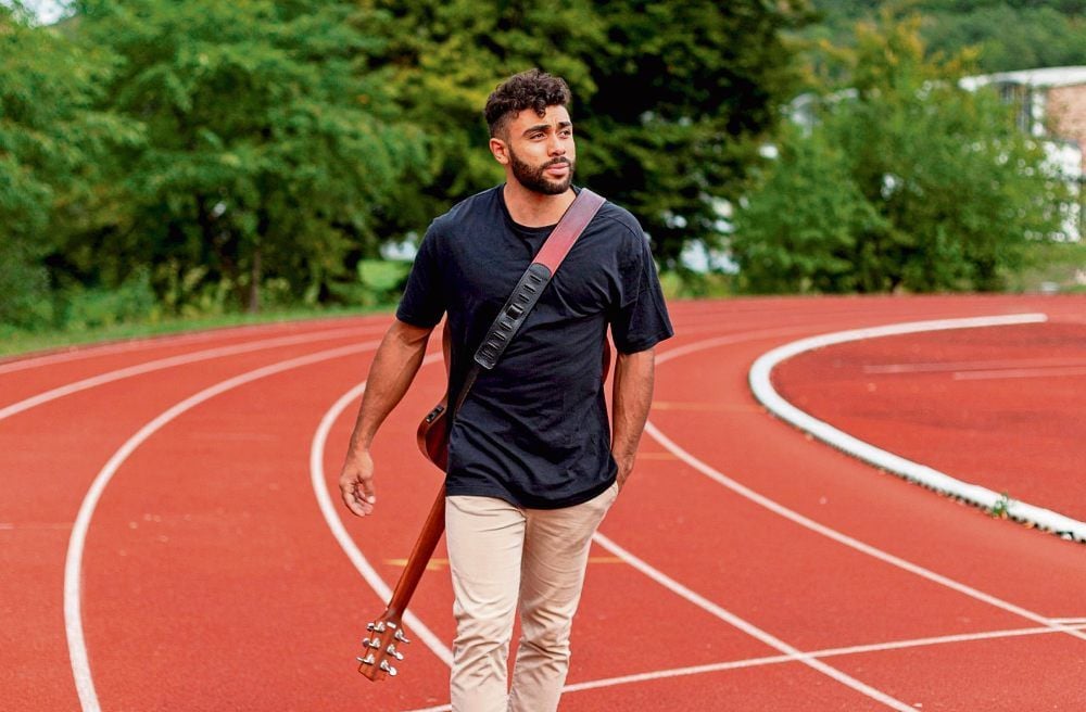 Luca Wieland war lange Zeit im Leichtathletikstadion zu Hause. Nun ist die Gitarre sein ständiger Begleiter.
