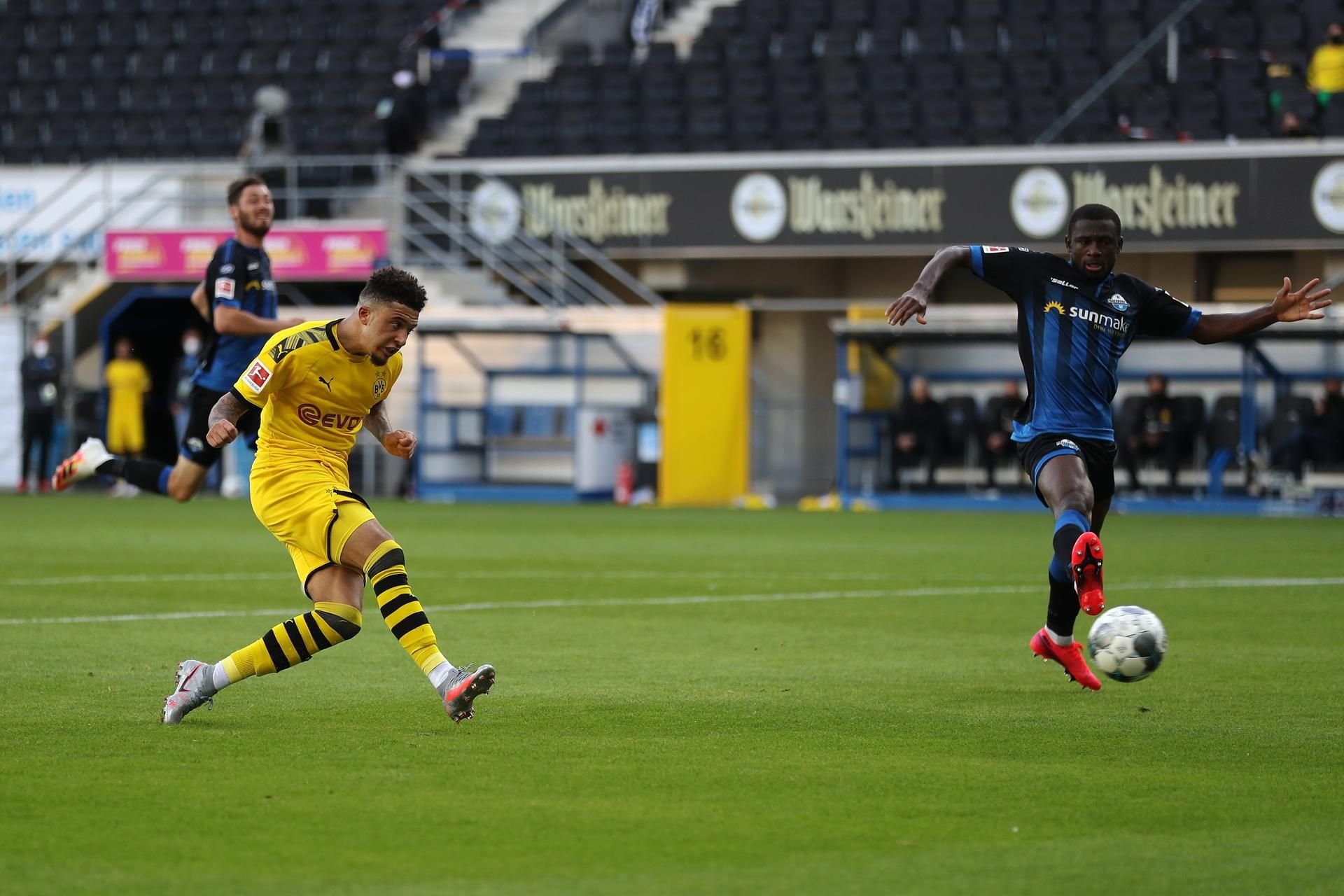 Dortmunds Jadon Sancho erzielte drei Tore gegen den SC Paderborn.