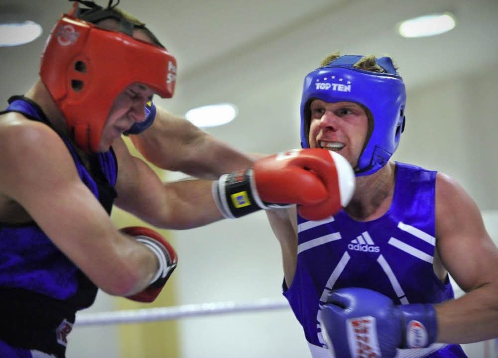 Der Boxclub Görzig Fuhneland ist auch heute noch erfolgreich. Hier ein Bild von einem Kampf zwischen Mathias Zemski (blau) gegen Philipp Fricke .