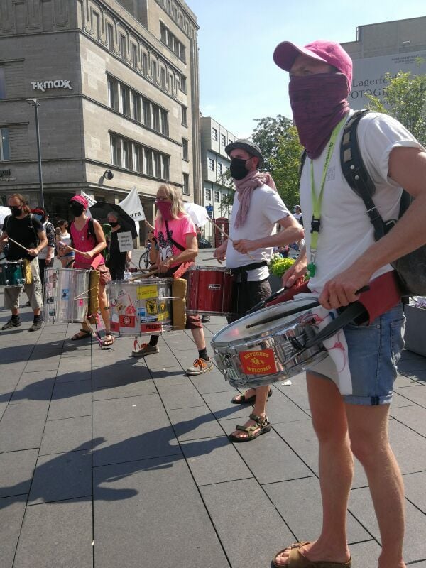 Trommelbeats gegen Hasstiraden