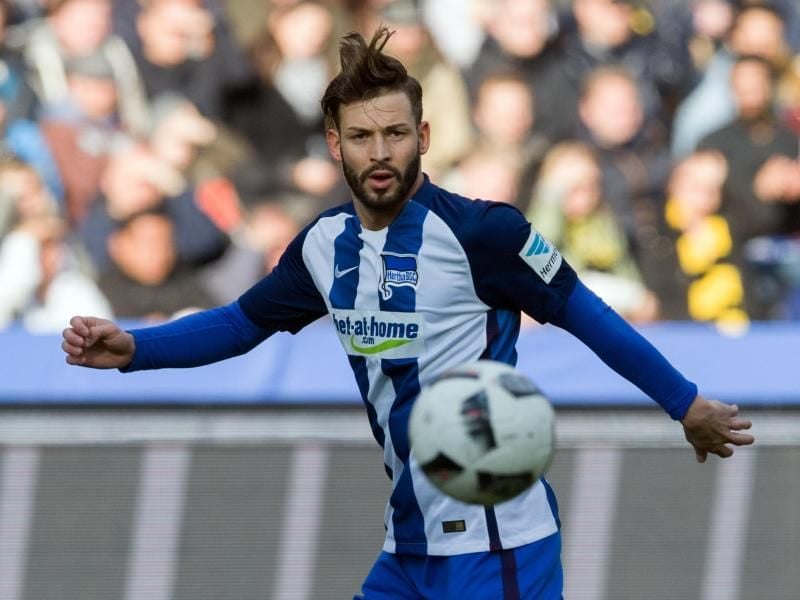 Herthas Marvin Plattenhardt hatte das Siegtor gegen Borussis Dortmund geschossen. Foto: Soeren Stache
