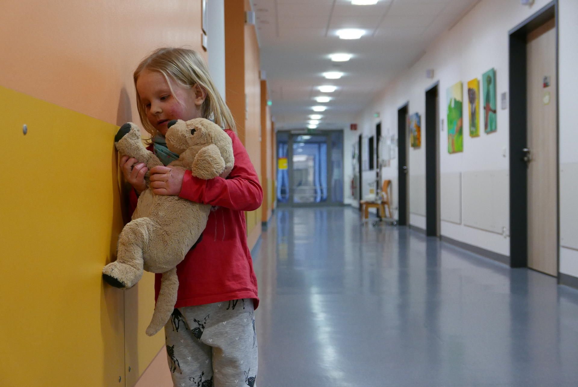 Szene aus dem Film „Elternschule“.