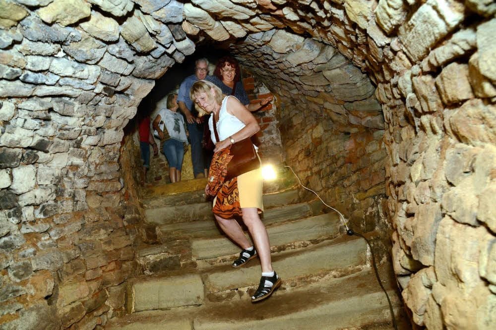 Im „Schwarzen Bär“ ging es für die Besucher hinab in den Keller.