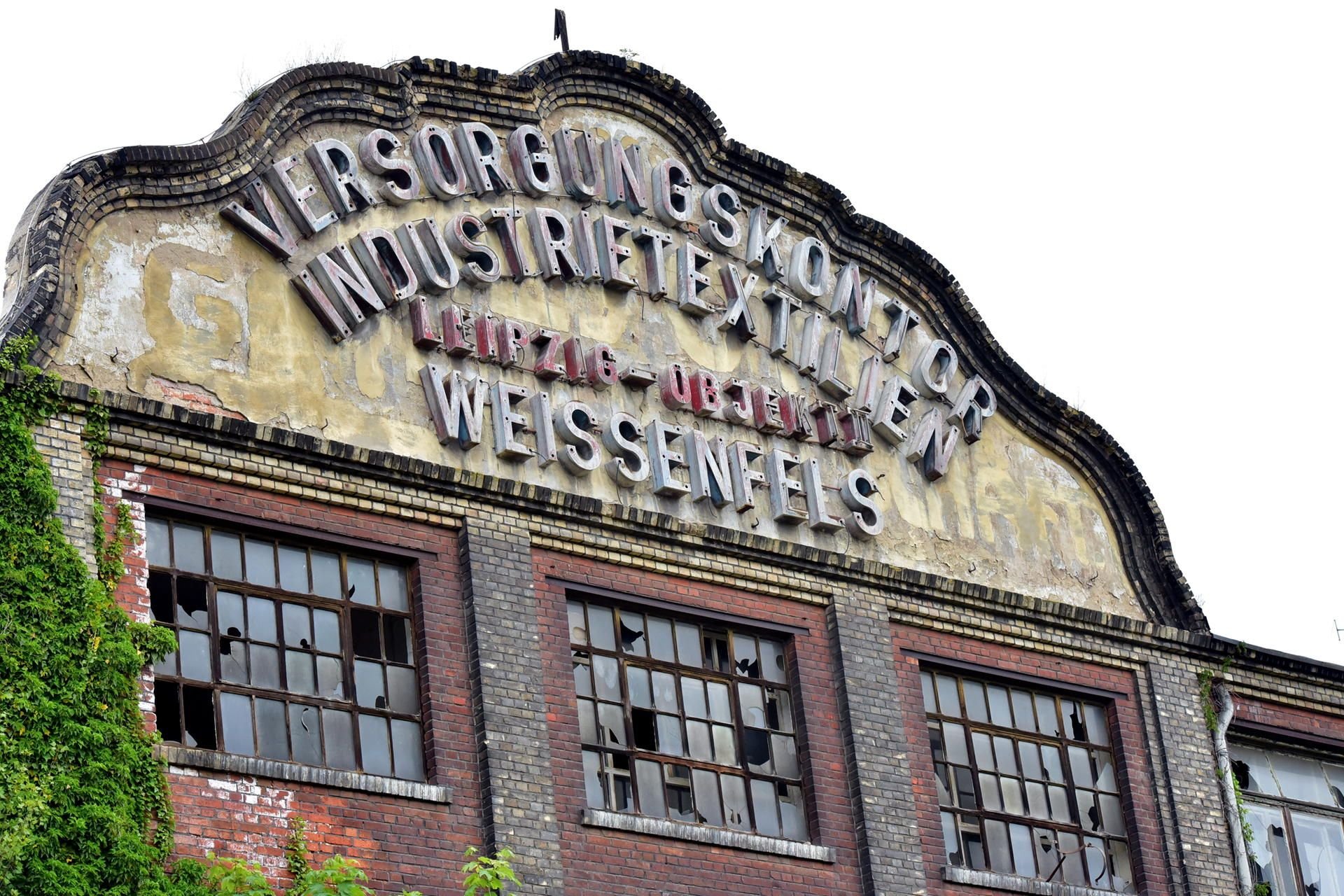 Das alte, leerstehende Textilkontor am Bahnhof Intex