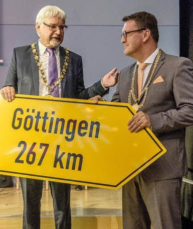 Eine kleine Meinungsverschiedenheit, wie weit Göttingen und Wittenberg voneinander entfernt sind, ist nun geklärt: schlappe 267 Kilometer.