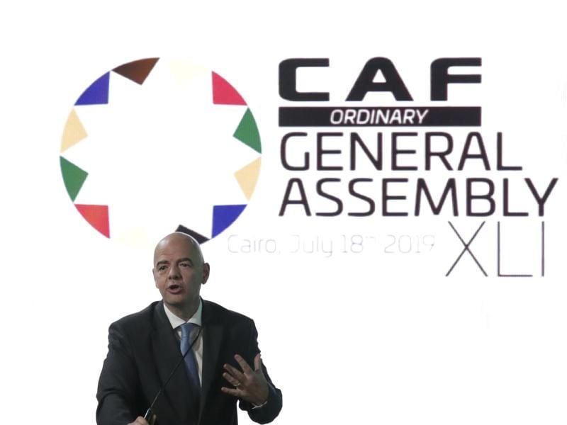 Gianni Infantino spricht bei der Generalversammlung des afrikanischen Fußball-Verbandes CAF. Foto: Hassan Ammar/AP