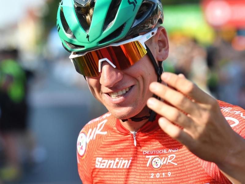 Konnte trotz des Verlustes des Führungstrikots im Ziel lachen: Pascal Ackermann. Foto: Bernd Thissen