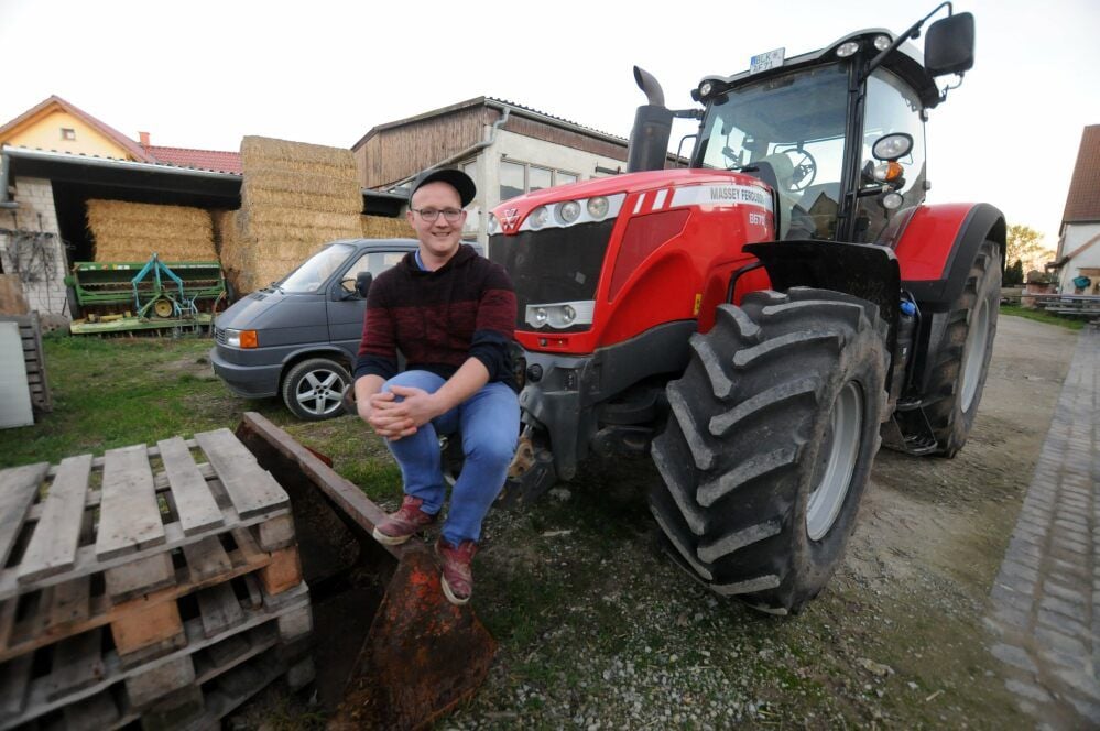 „Kreislauf-Spezialist“ in Müncheroda: Frank Schneider als Bauer, der das Futter für seine Schweine selbst anbaut.