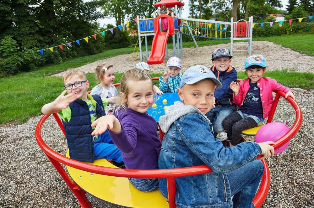 Die Bellebener Kinder freuen sich über ihre neue Spielstätte im Ort.