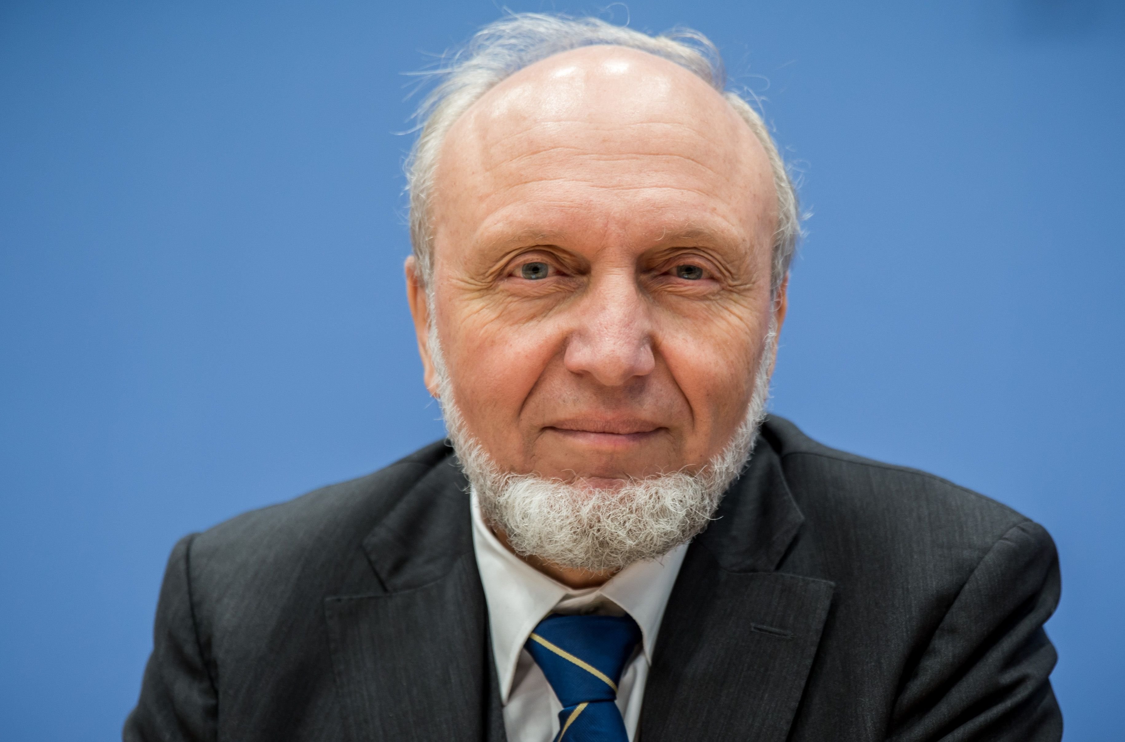Hans-Werner Sinn (Jahrgang 1948) leitete von 1999 bis 2016 das ifo Institut für Wirtschaftsforschung an der Universität München.