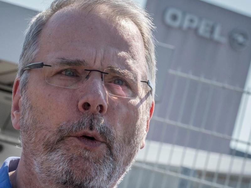 Wolfgang Schäfer-Klug, Gesamtbetriebsrat von Opel, gibt Interviews. Foto: Boris Roessler