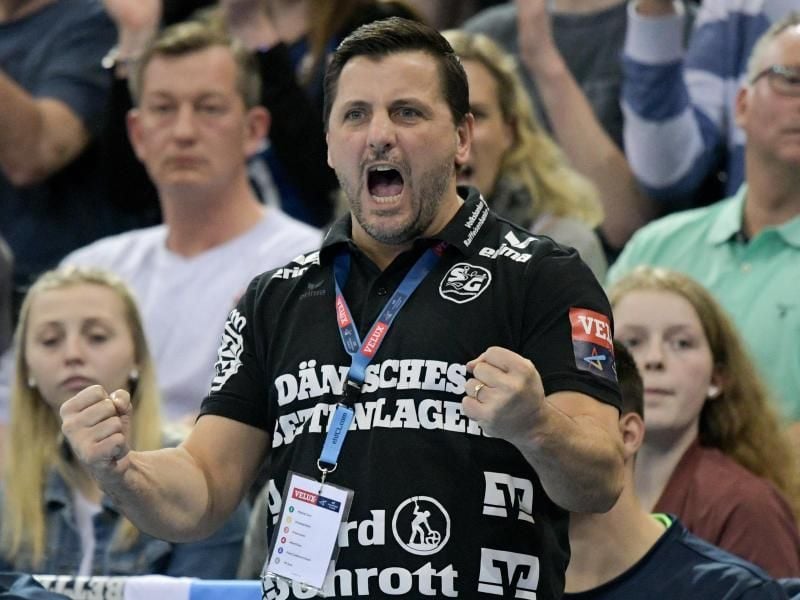 Bekam wie seine Spielerinnen von Telekom Veszprem das Gehalt gekürzt: Trainer Ljubomir Vranjes. Foto: Axel Heimken