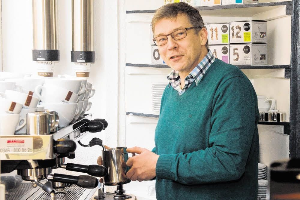 Das Kafé Kaju in der Großen Steinstraße gibt es inzwischen seit fünf Jahren. Im Sommer kann auf dem Freisitz Kaffee geschlürft werden.