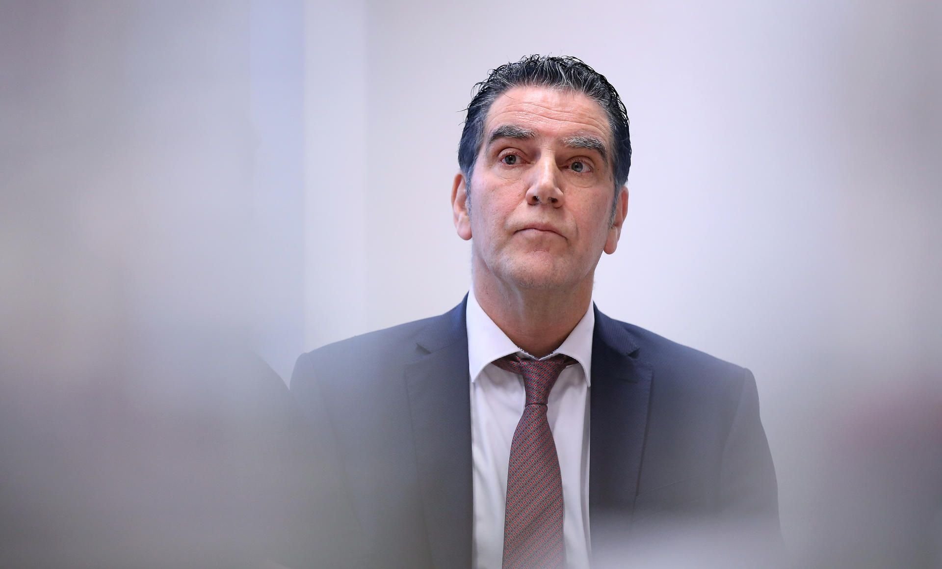 Magdeburg: Hans-Dieter Kettwig, Geschäftsführer des Windenergieanlagenhersteller Enercon, gibt eine Pressekonferenz.