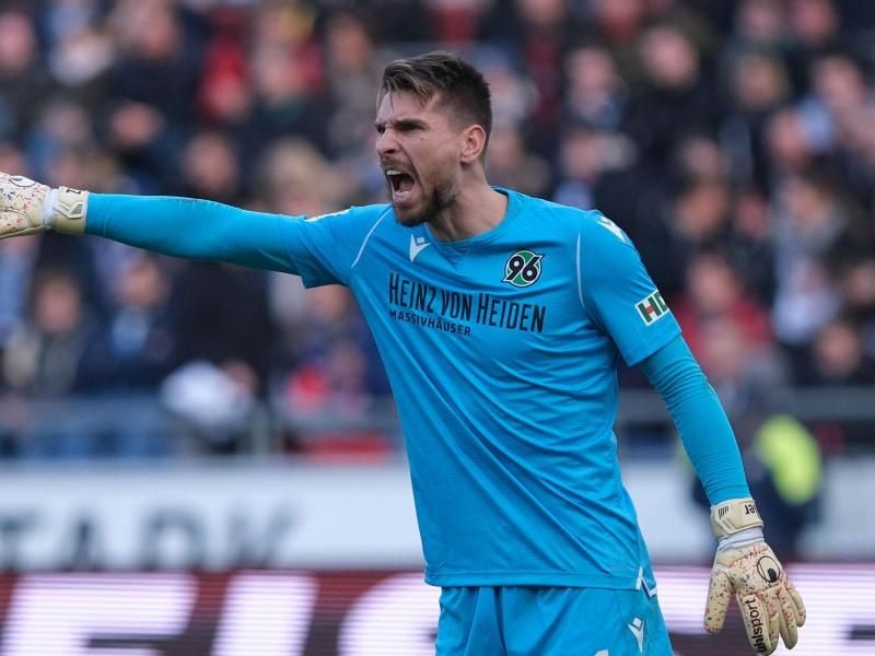 Kehrt zum 1. FC Köln zurück: Ron-Robert Zieler. Foto: Peter Steffen/dpa