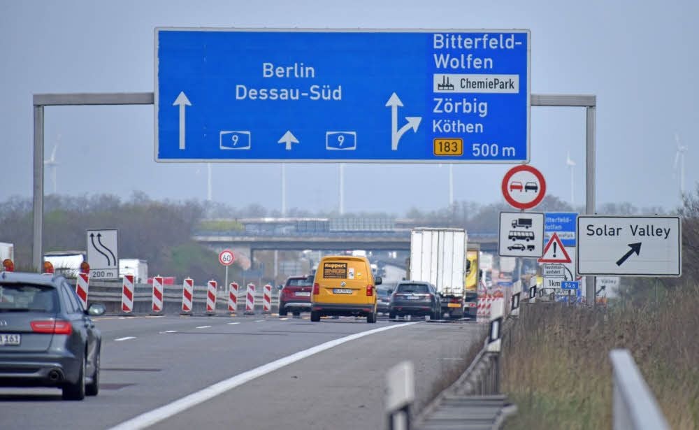 An der Auf- und Abfahrt Wolfen stehen nur zwei Spuren zur Verfügung.
