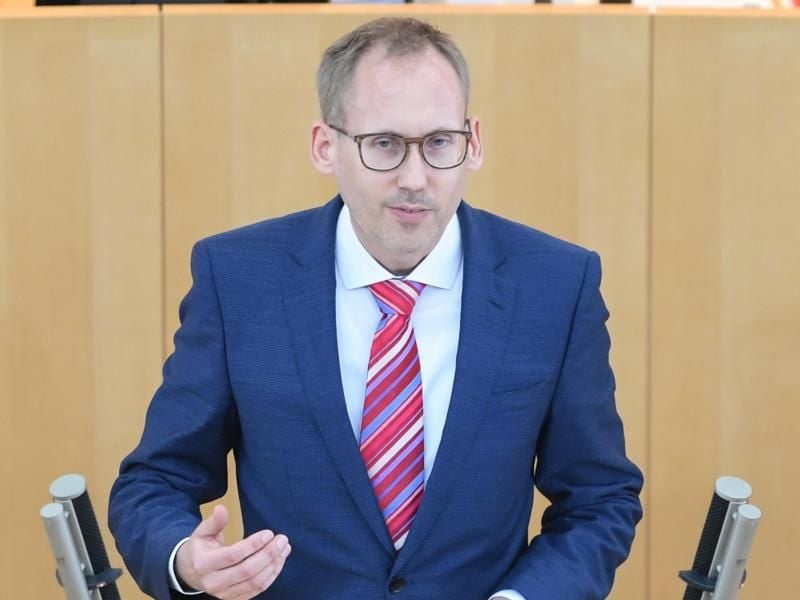 Kai Klose (Bündnis 90/Die Grünen), Sozialminister des Landes Hessen, im Landtag. Foto: Arne Dedert/dpa