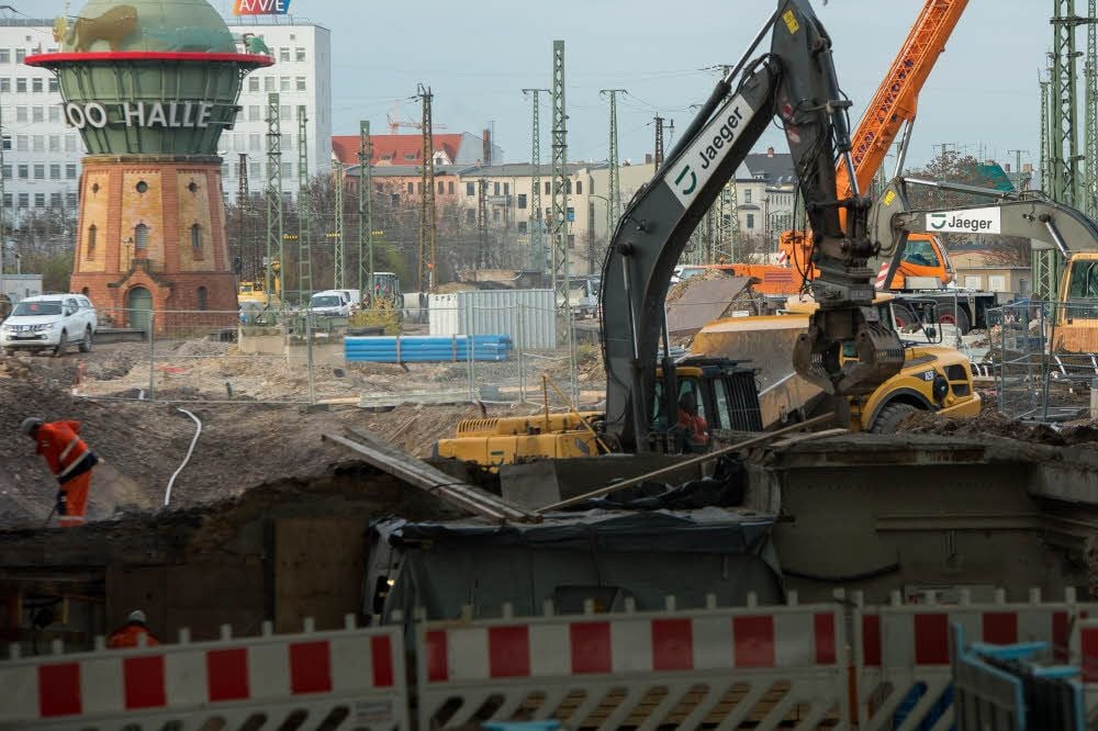 Bauarbeiten so weit das Auge reicht: Seit Montagabend geht nichts mehr auf den Schienen am Hauptbahnhof.