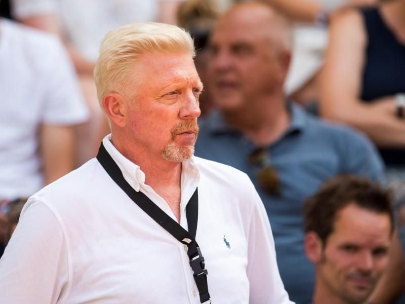 Schaut etwas besorgt auf Angelique Kerber: Boris Becker. Foto: Daniel Bockwoldt