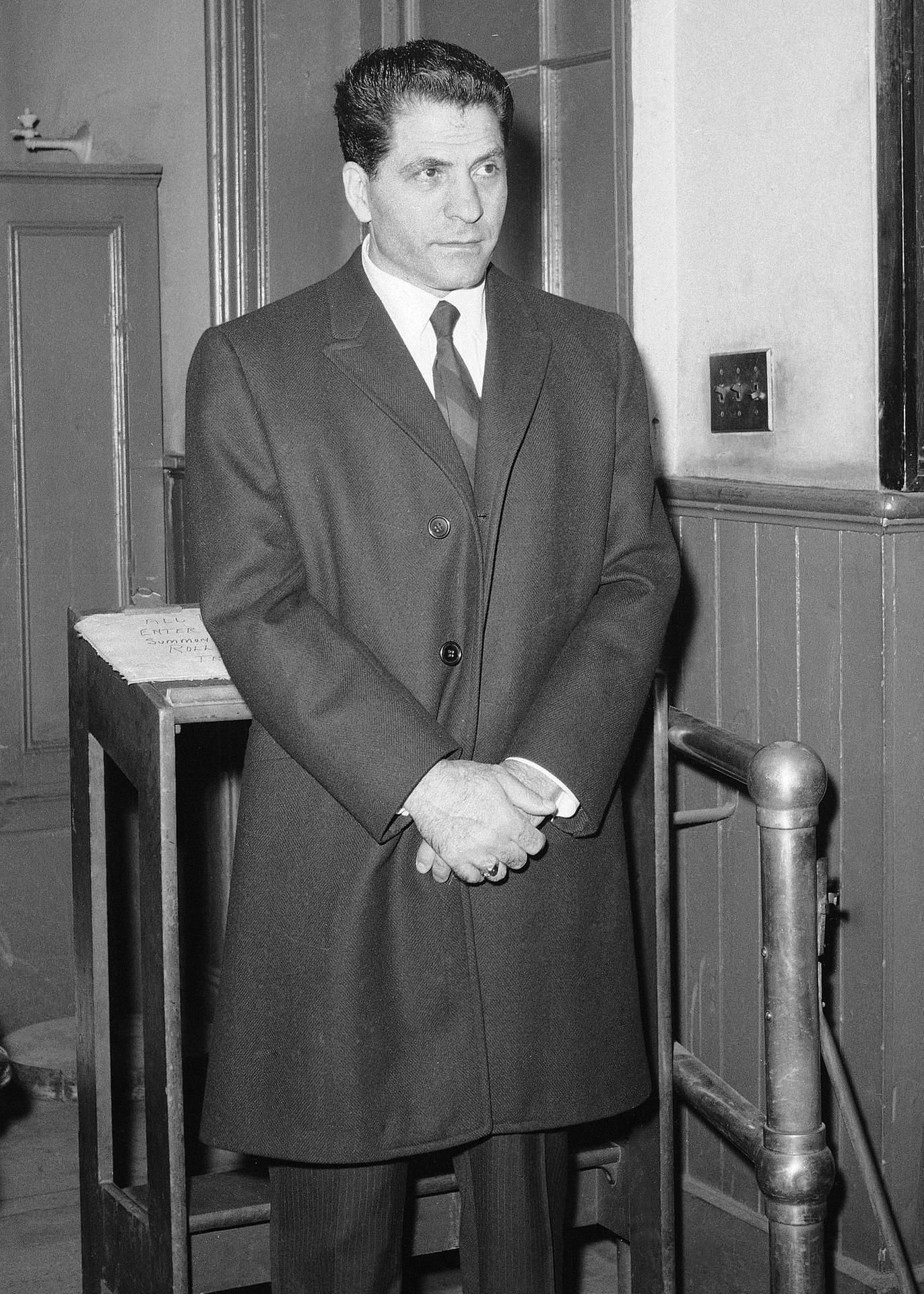 Der damalige Mafioso Sonny Franzese ist am 24.03.1966 in einer Polizeistation in New York verhört worden.