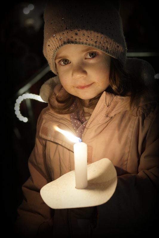 Sangerhausen: Auch Kathy (3) war beim großen Singen dabei.