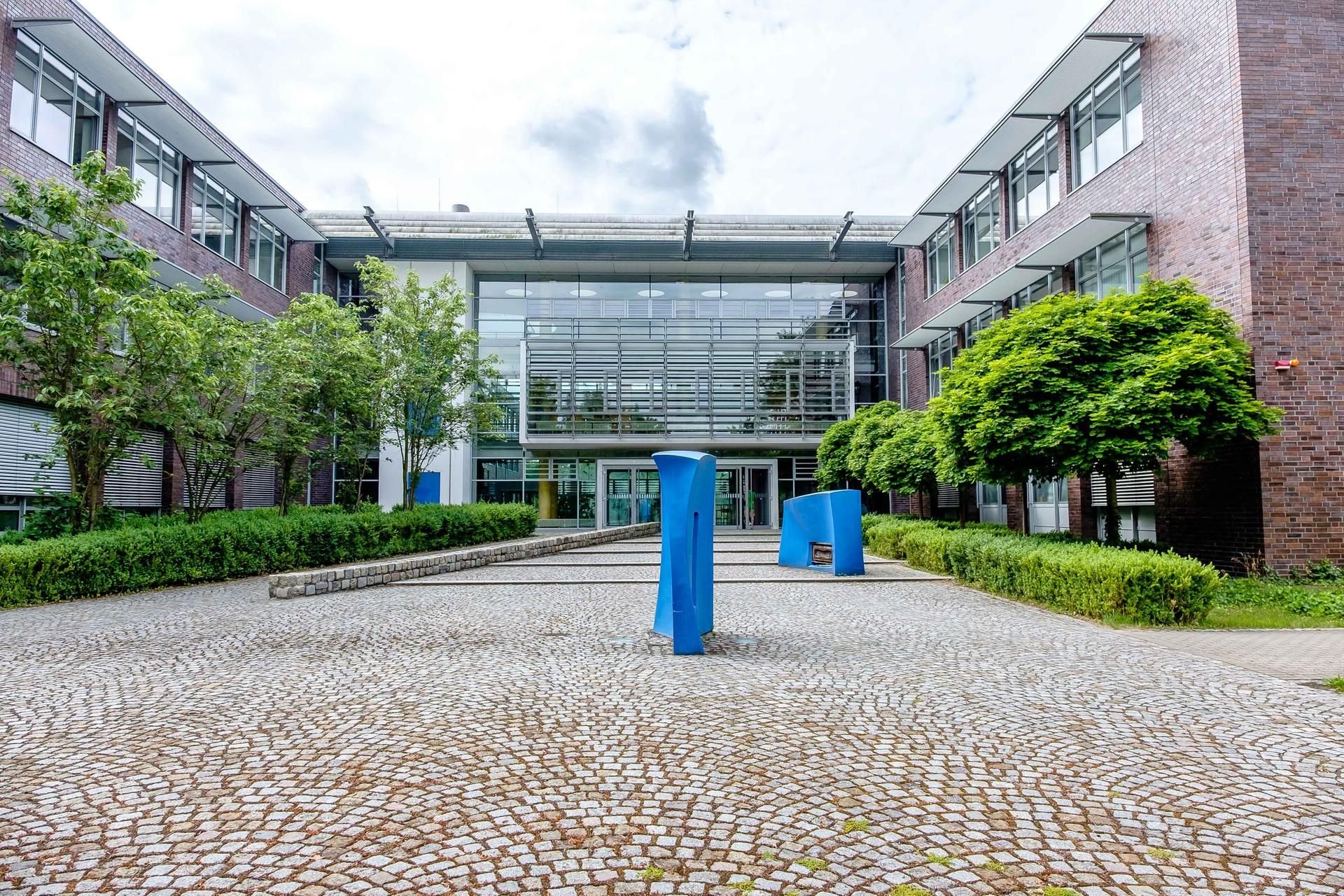 Berufsbildende Schule im Mittelfeld